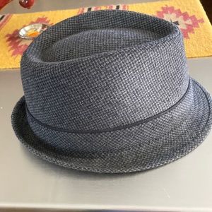 Stingy brim hat